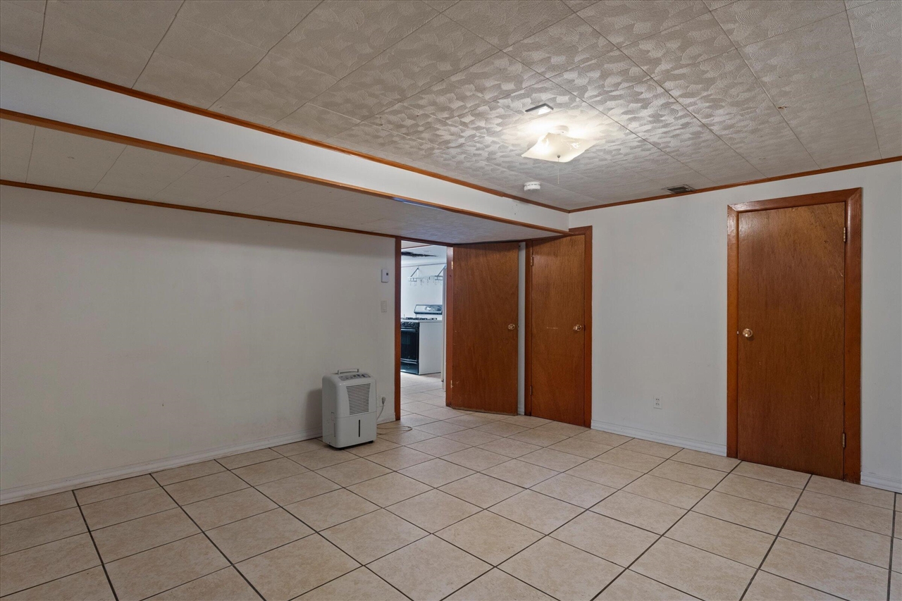 8696 Maplewood Drive Property Photo 24