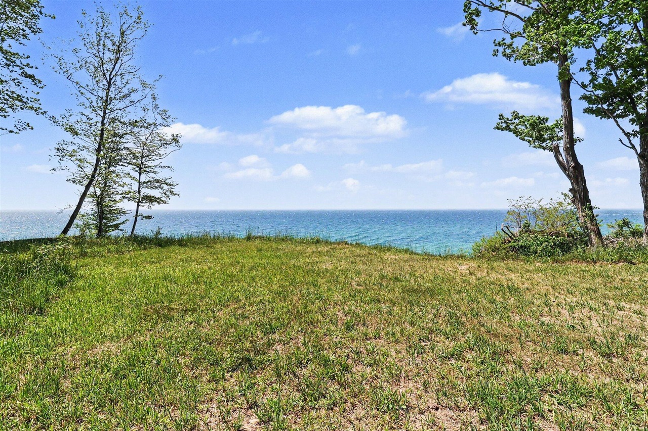 4539 S Lakeshore Drive Property Photo 2