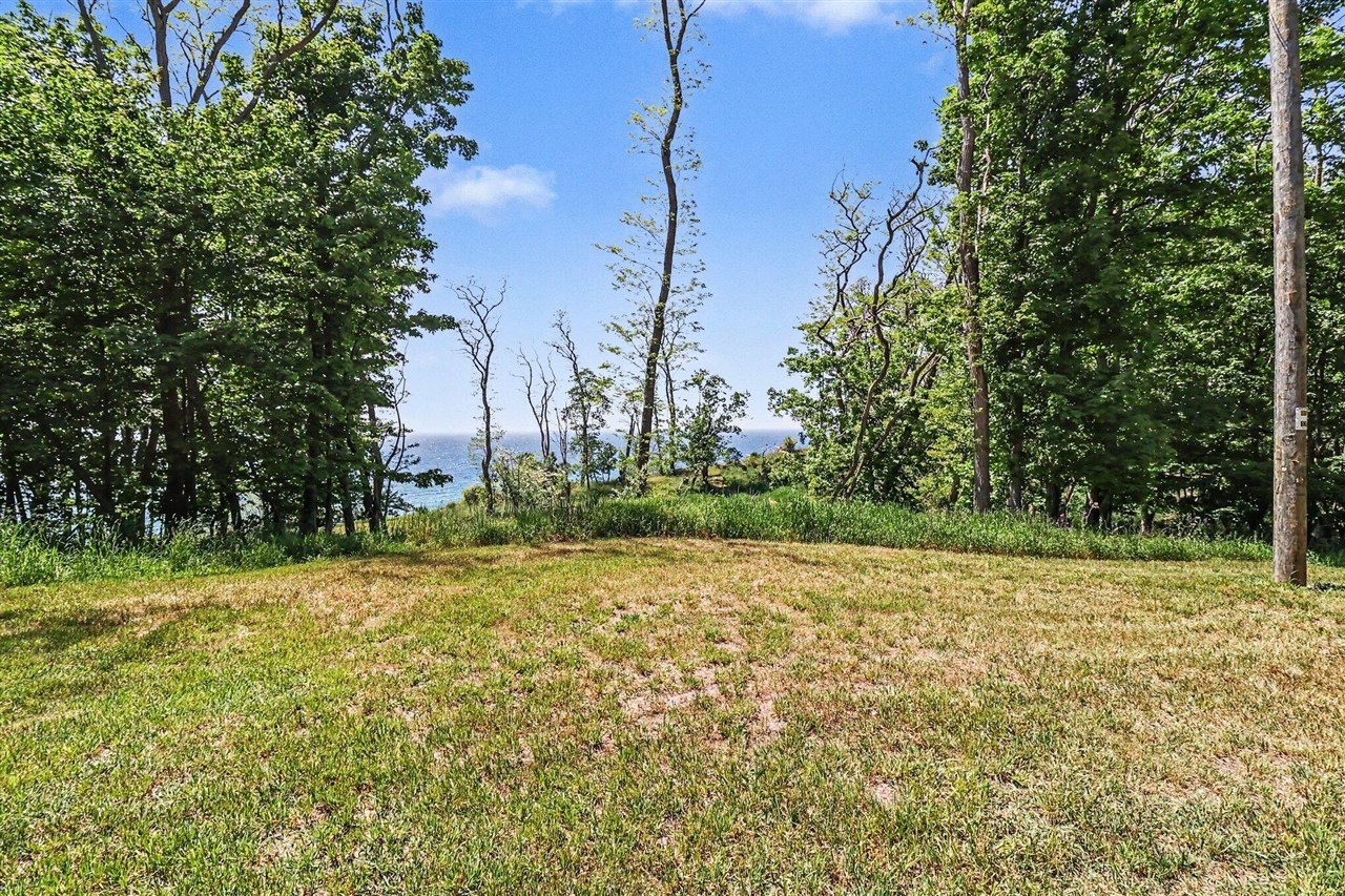 4539 S Lakeshore Drive Property Photo 6