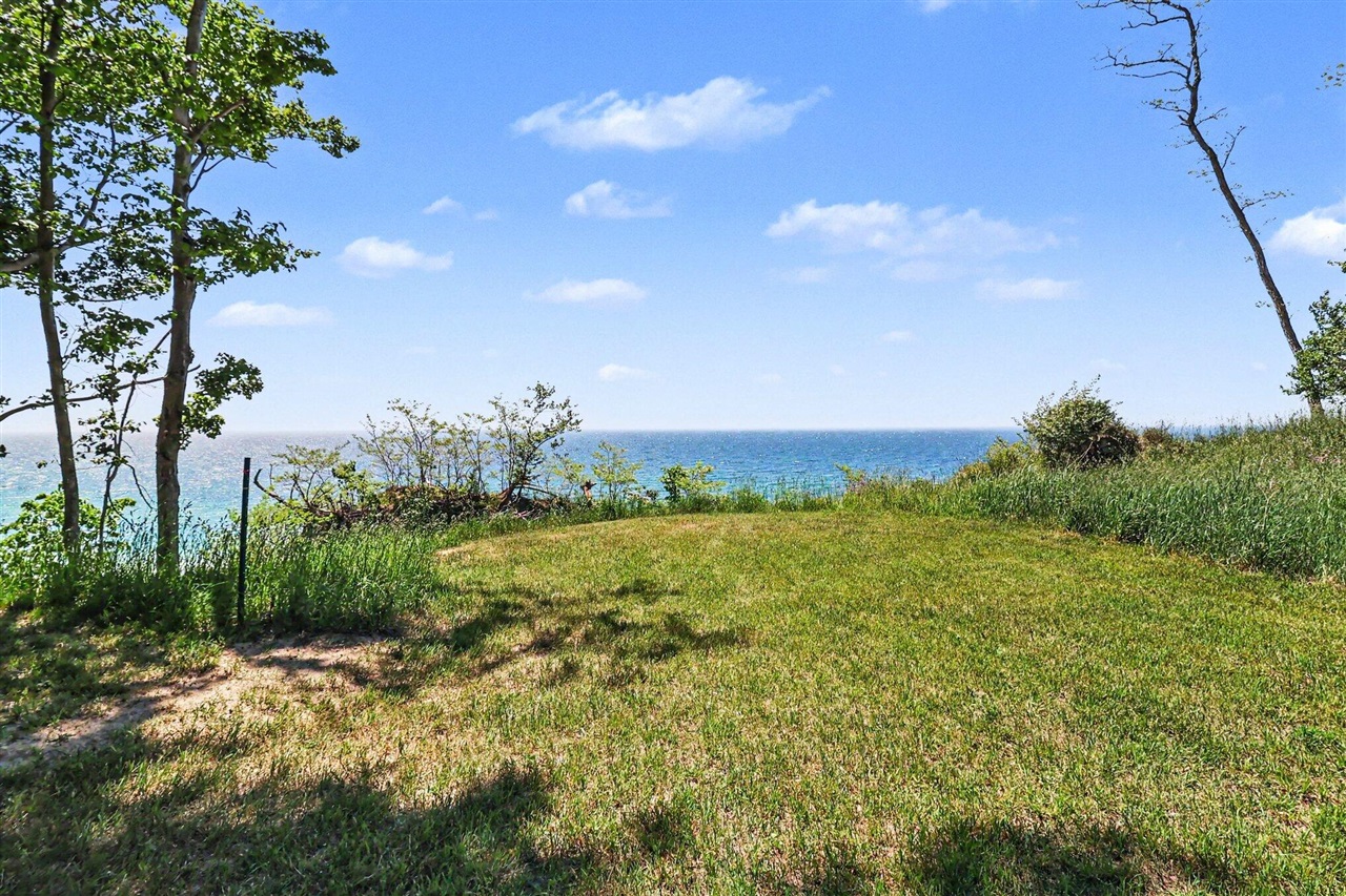 4539 S Lakeshore Drive Property Photo 8