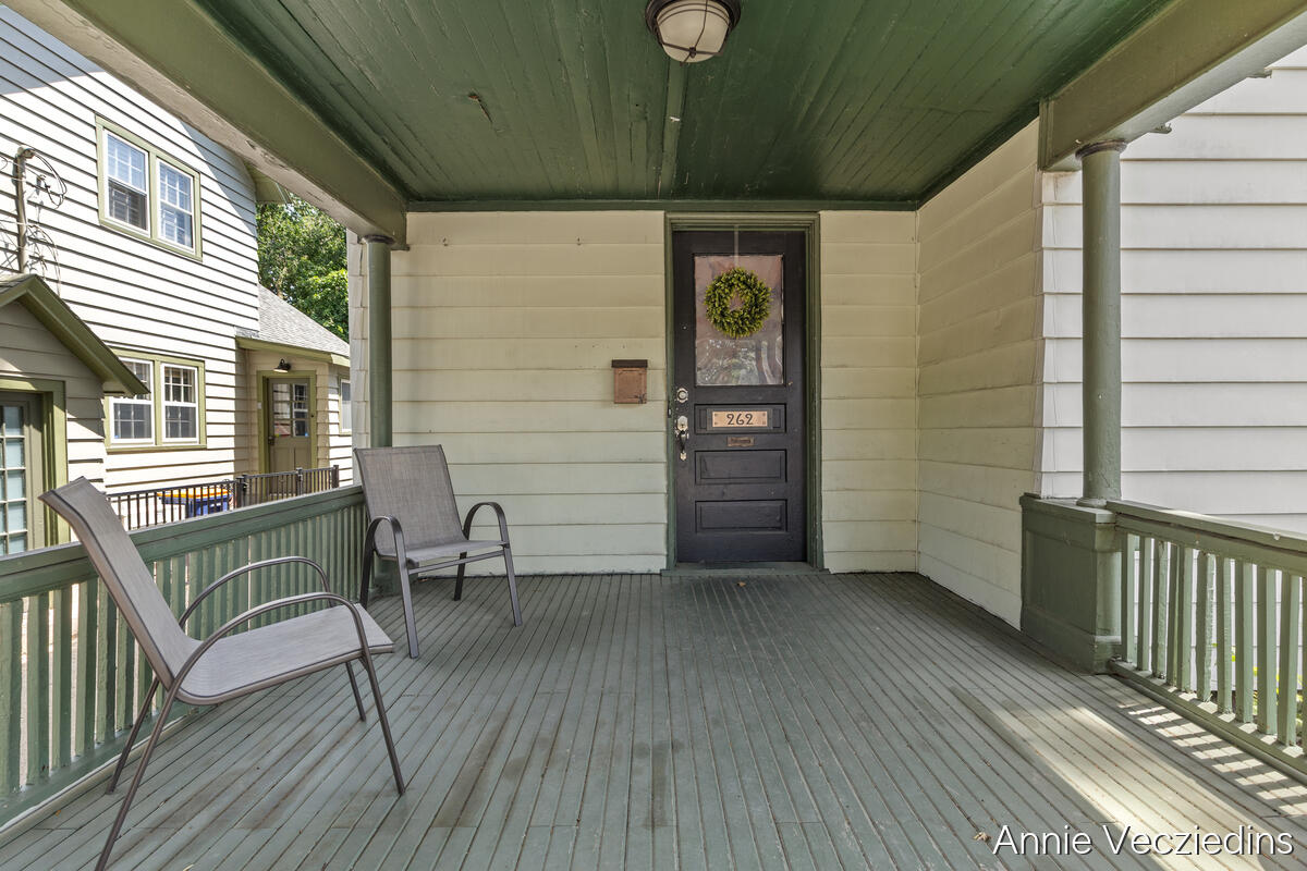 262 Hollister Avenue Property Photo 7