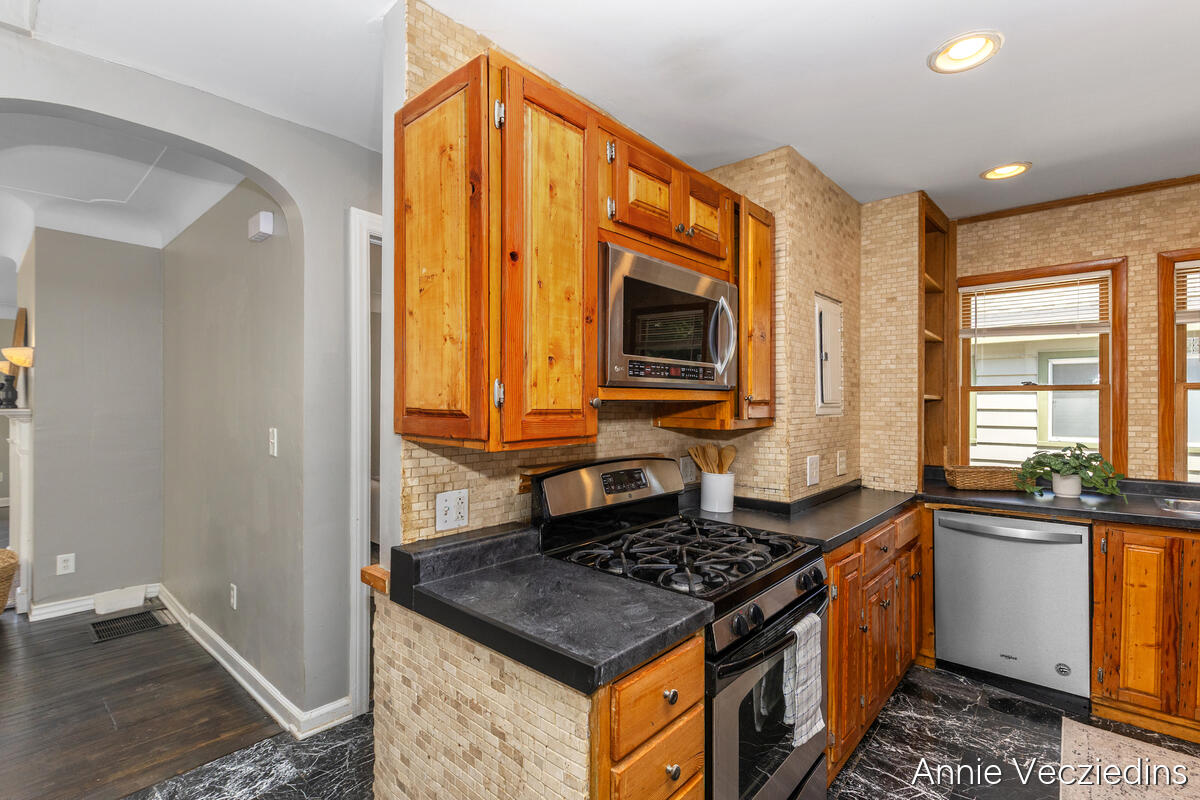 262 Hollister Avenue Property Photo 15