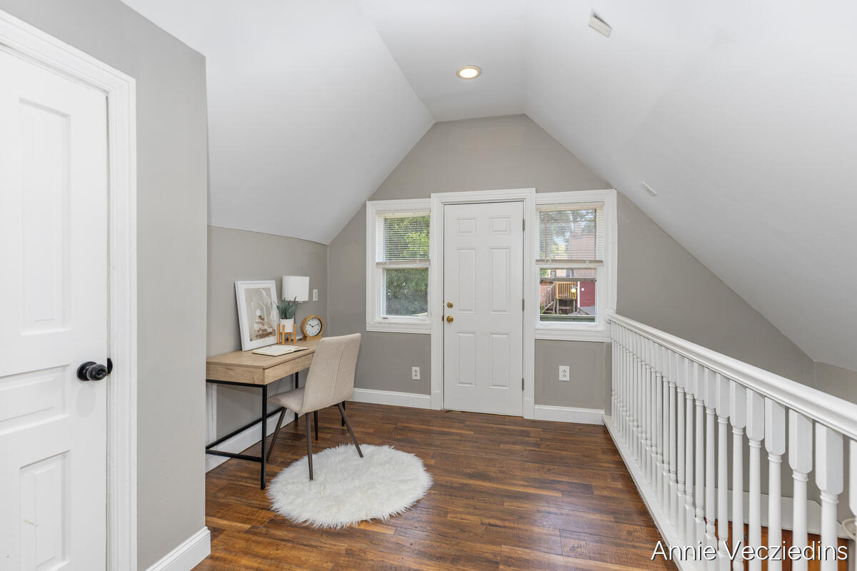 262 Hollister Avenue Property Photo 22