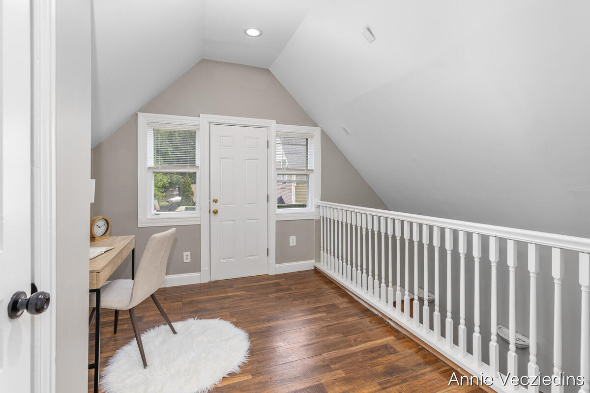 262 Hollister Avenue Property Photo 23