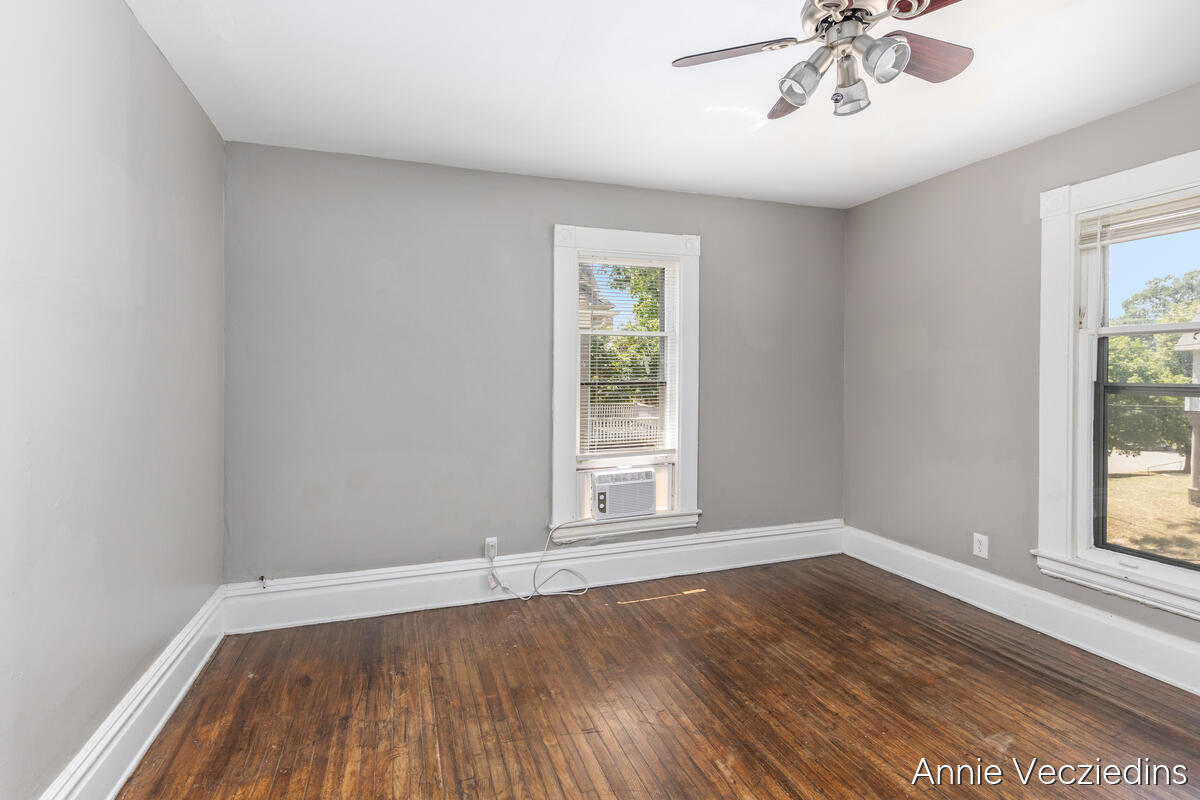 262 Hollister Avenue Property Photo 24