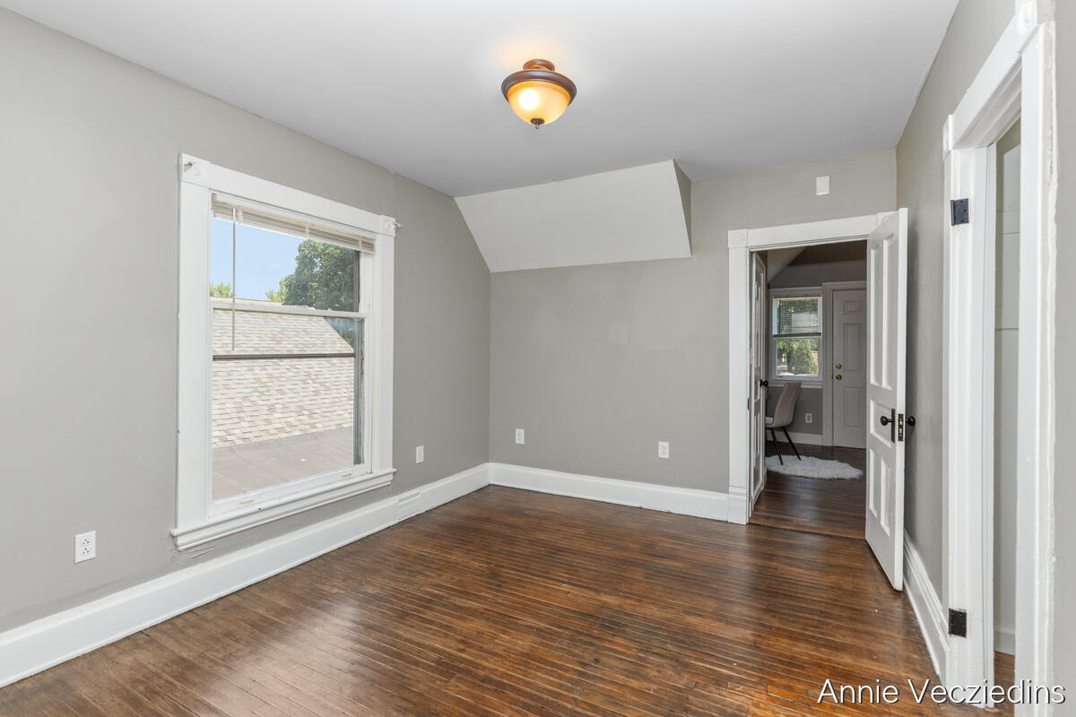 262 Hollister Avenue Property Photo 25