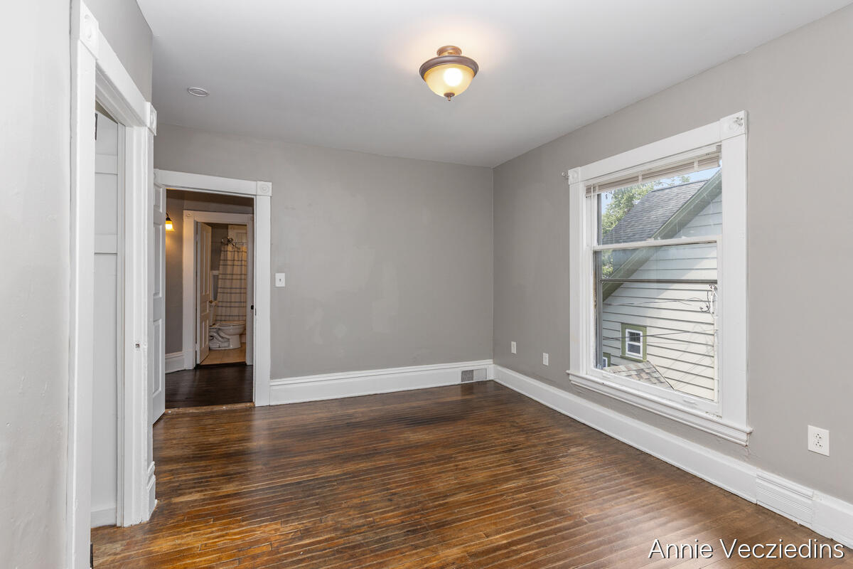 262 Hollister Avenue Property Photo 26
