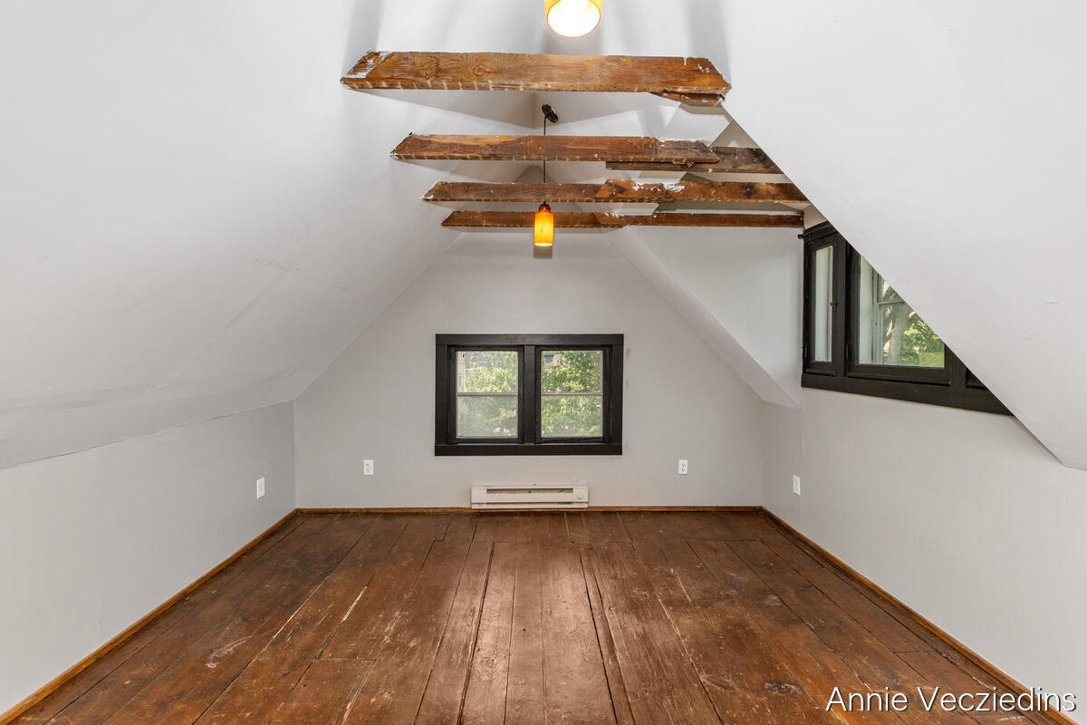262 Hollister Avenue Property Photo 32