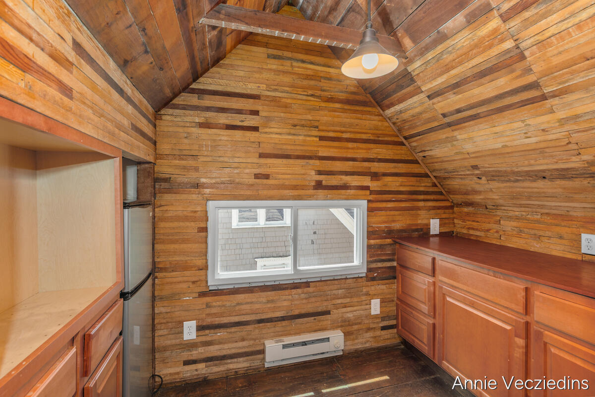 262 Hollister Avenue Property Photo 33