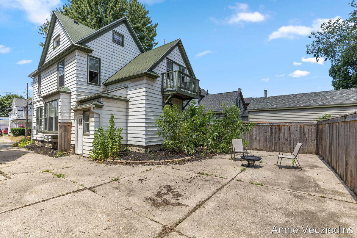 262 Hollister Avenue Property Photo 35