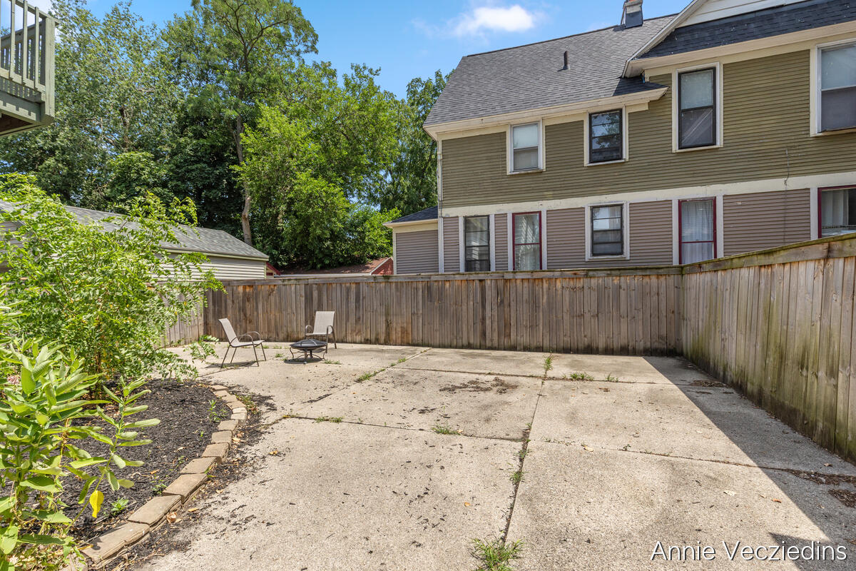 262 Hollister Avenue Property Photo 37