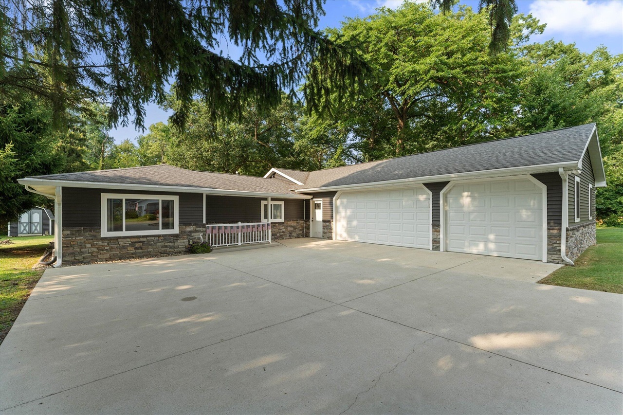 21684 Channel Parkway Property Photo 1