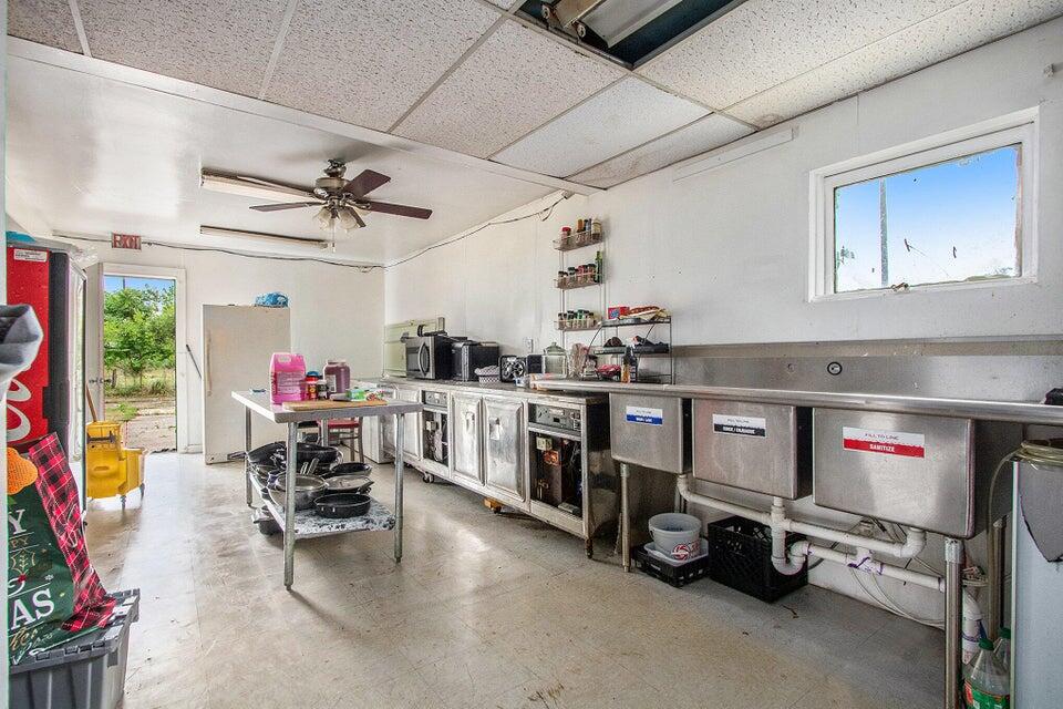 952 Pipestone Street Property Photo 10