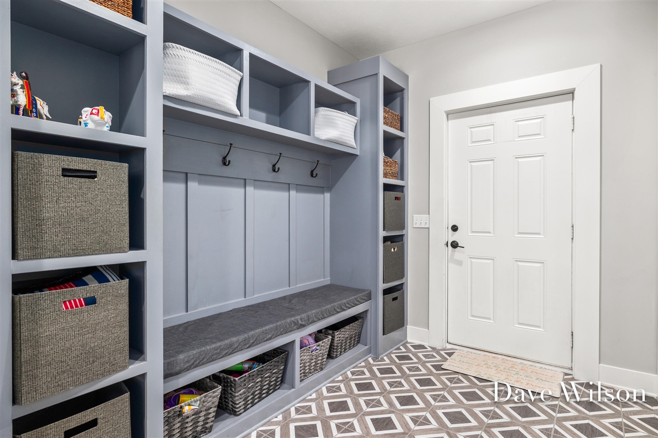 6699 Summer Meadows Drive Property Photo 10