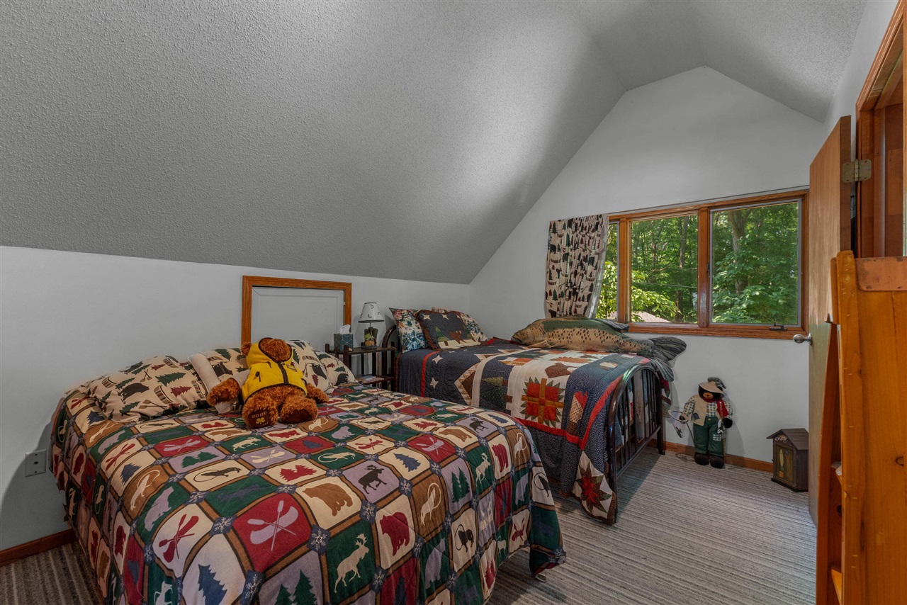 1890 Hemlock Crest Drive Property Photo 5