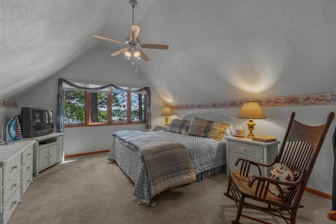1890 Hemlock Crest Drive Property Photo 7