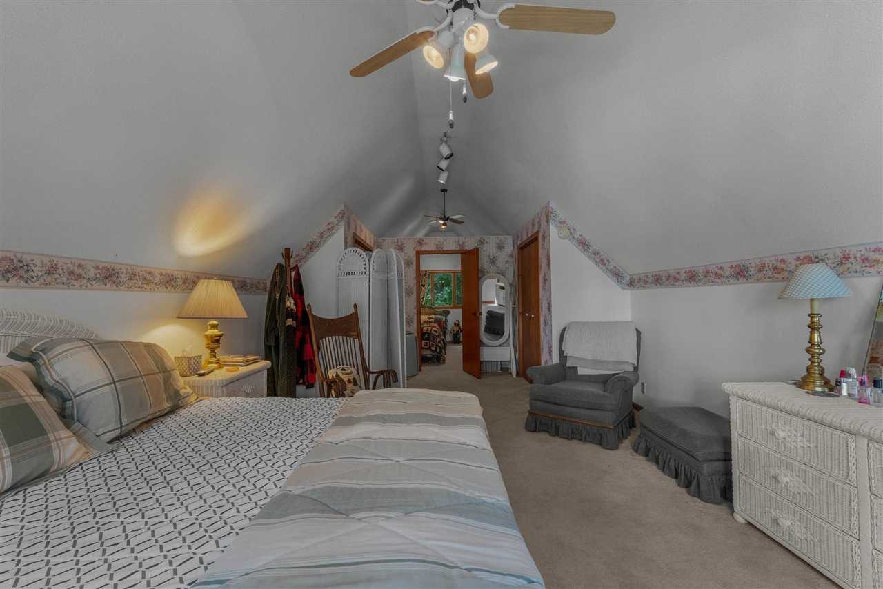 1890 Hemlock Crest Drive Property Photo 8