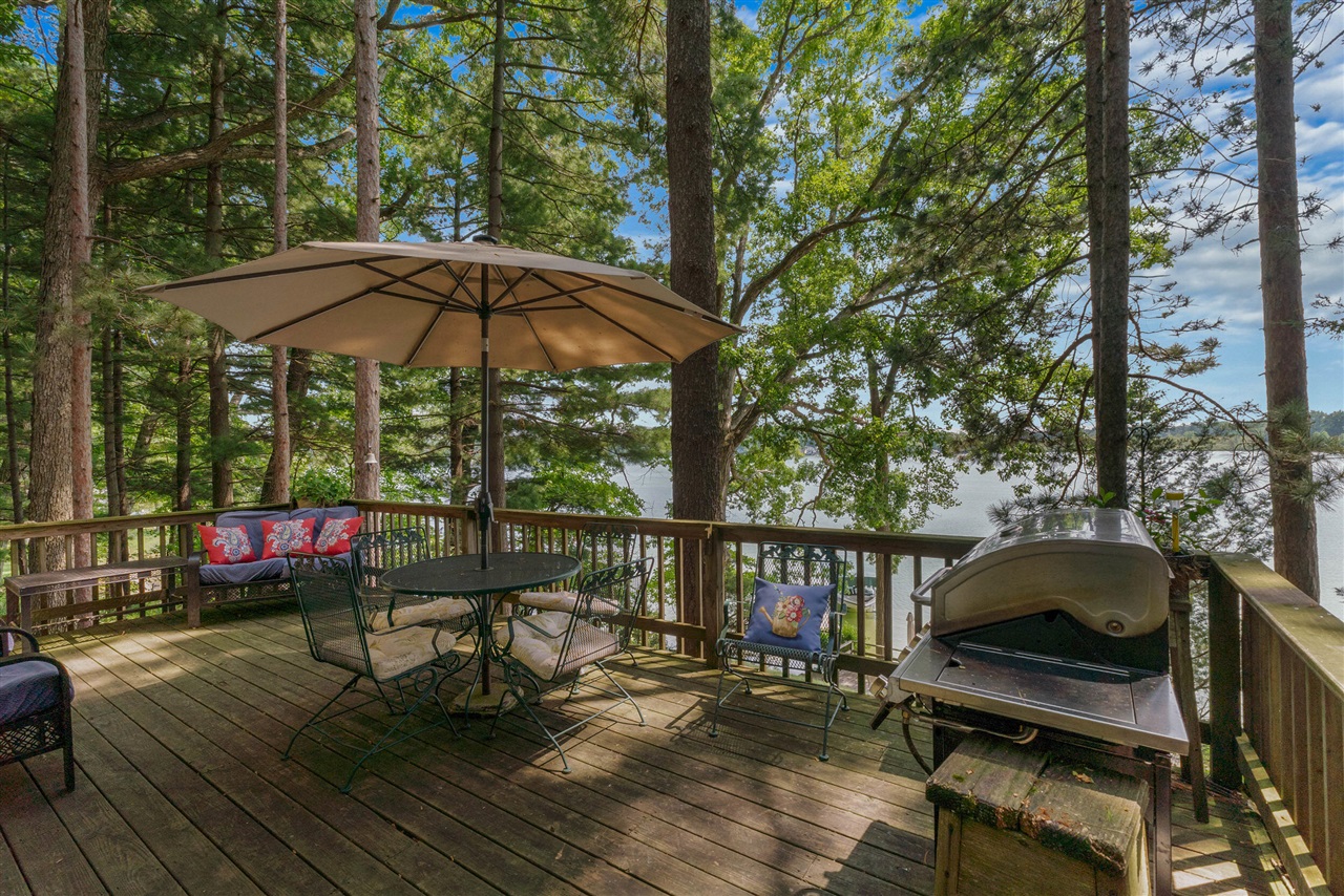 1890 Hemlock Crest Drive Property Photo 10