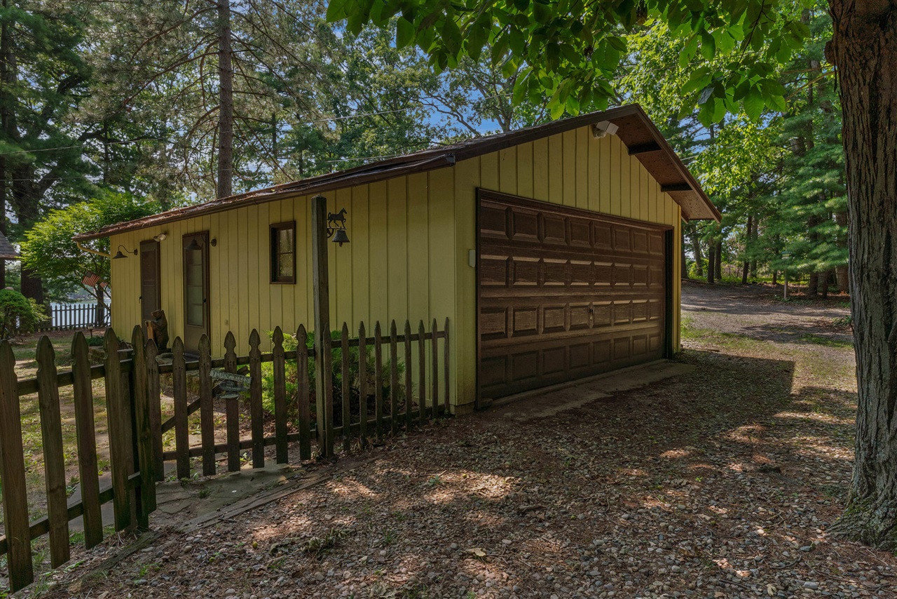 1890 Hemlock Crest Drive Property Photo 15
