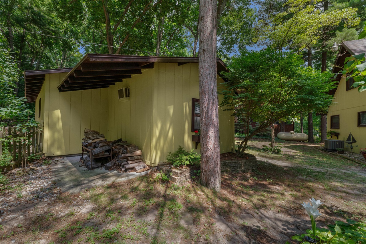 1890 Hemlock Crest Drive Property Photo 19