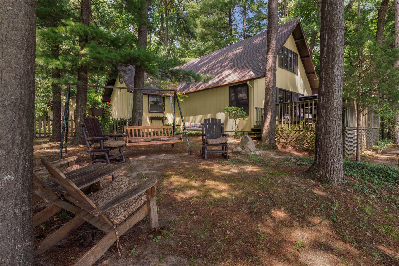 1890 Hemlock Crest Drive Property Photo 22