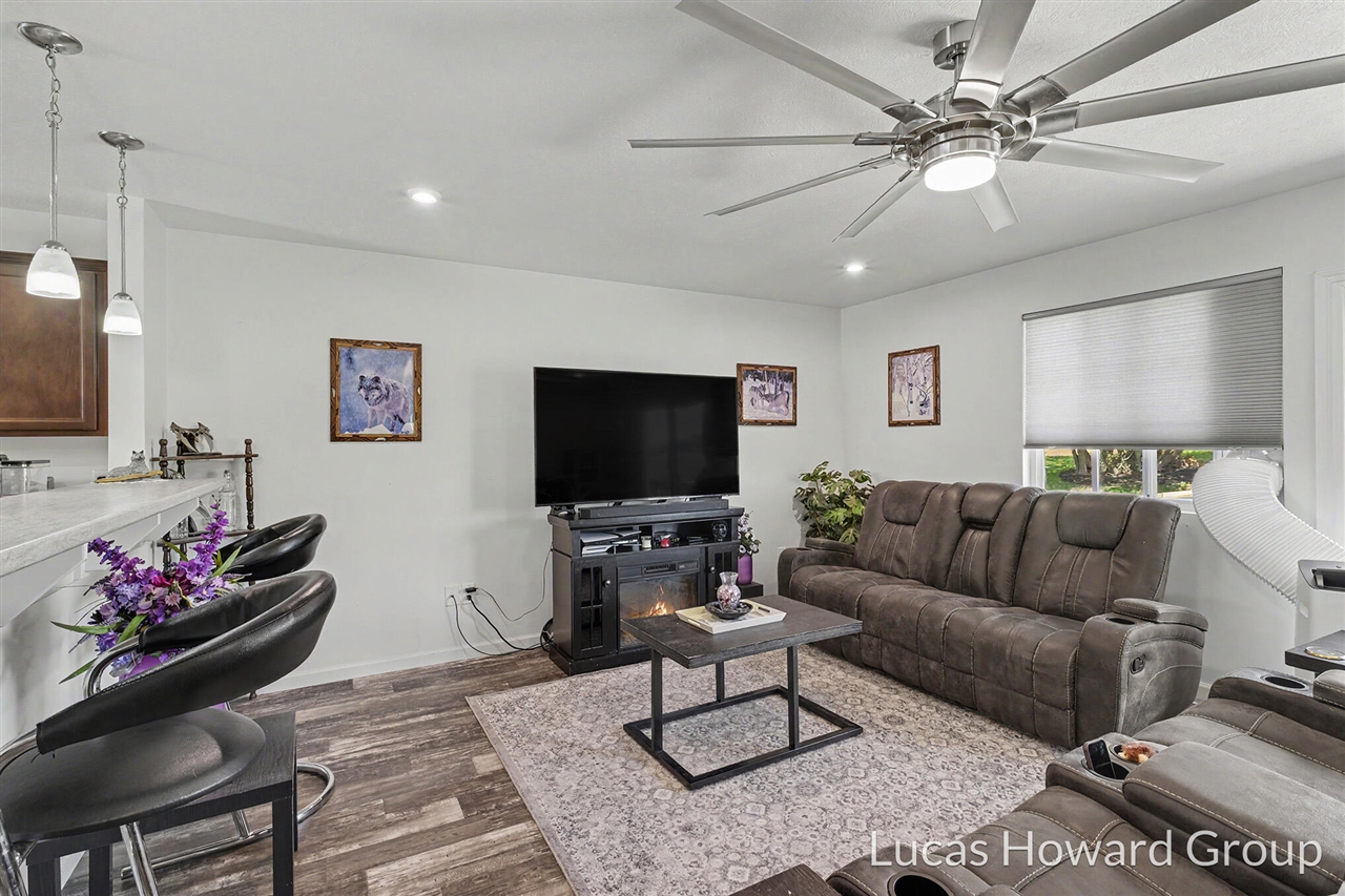 6791 Sydney Street Property Photo 4