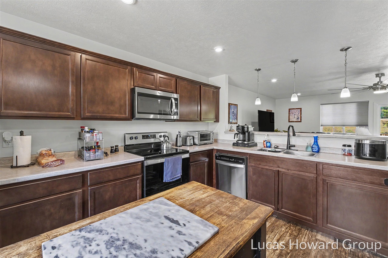 6791 Sydney Street Property Photo 6