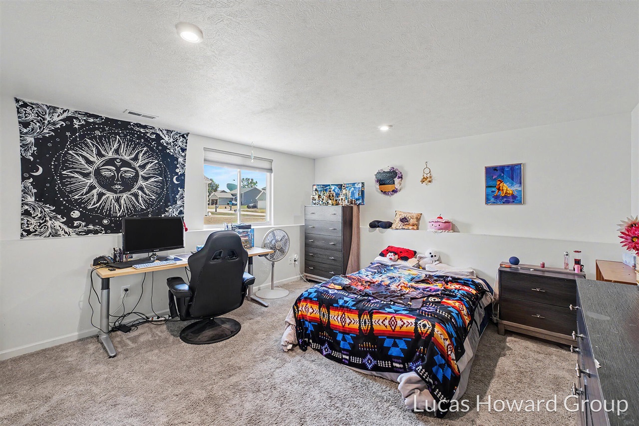 6791 Sydney Street Property Photo 8