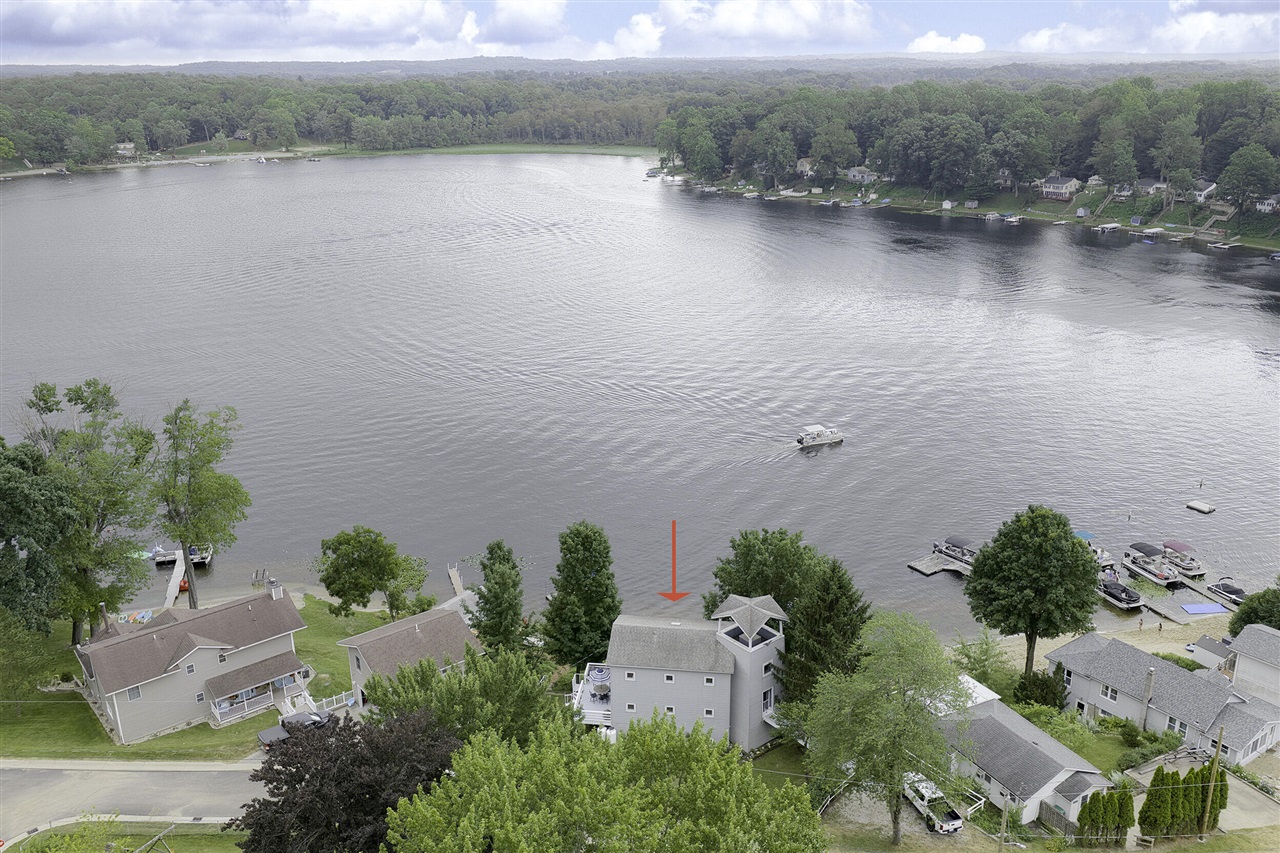 15657 Lakeview Drive Property Photo 1