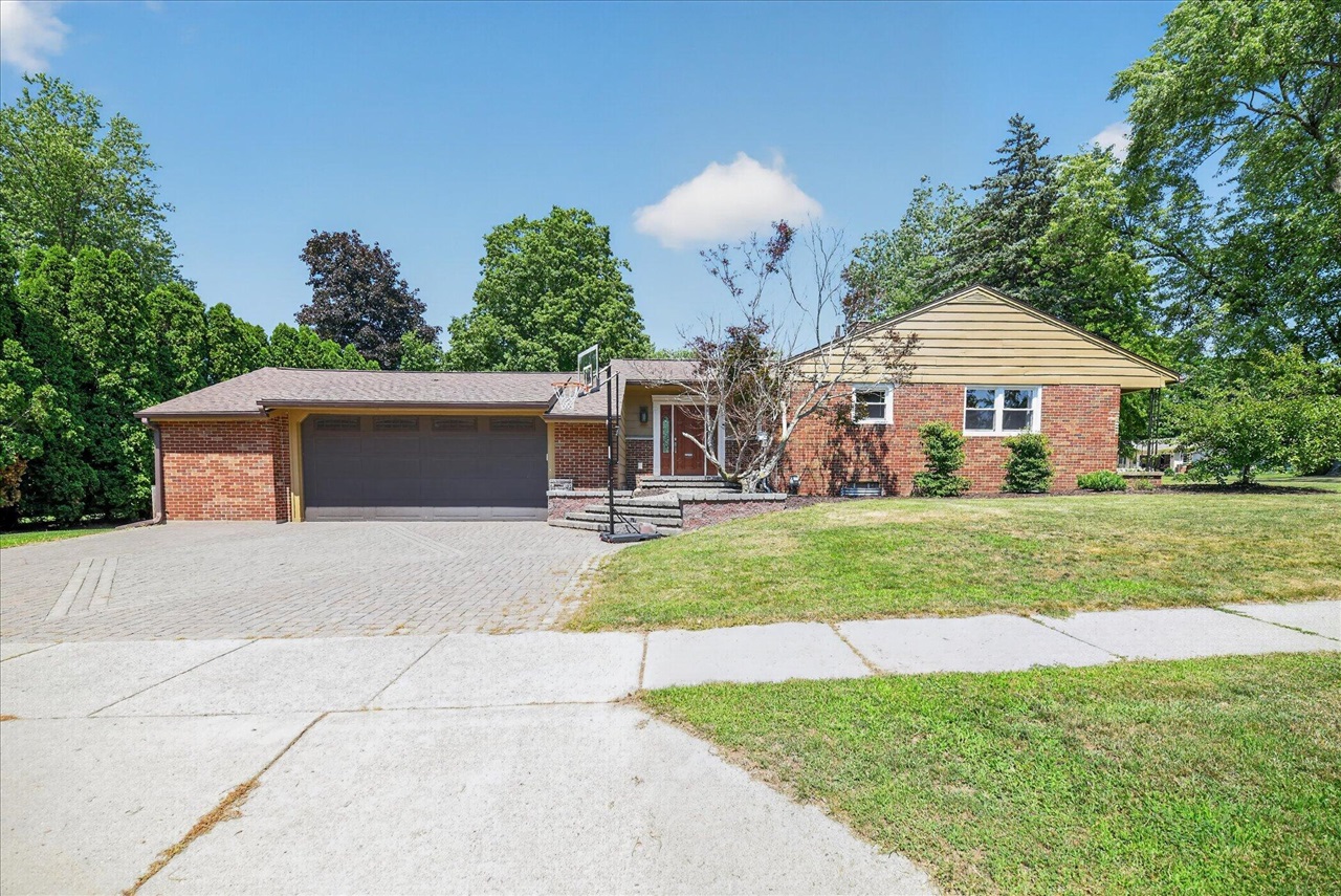 876 Riverside Drive Property Photo 1