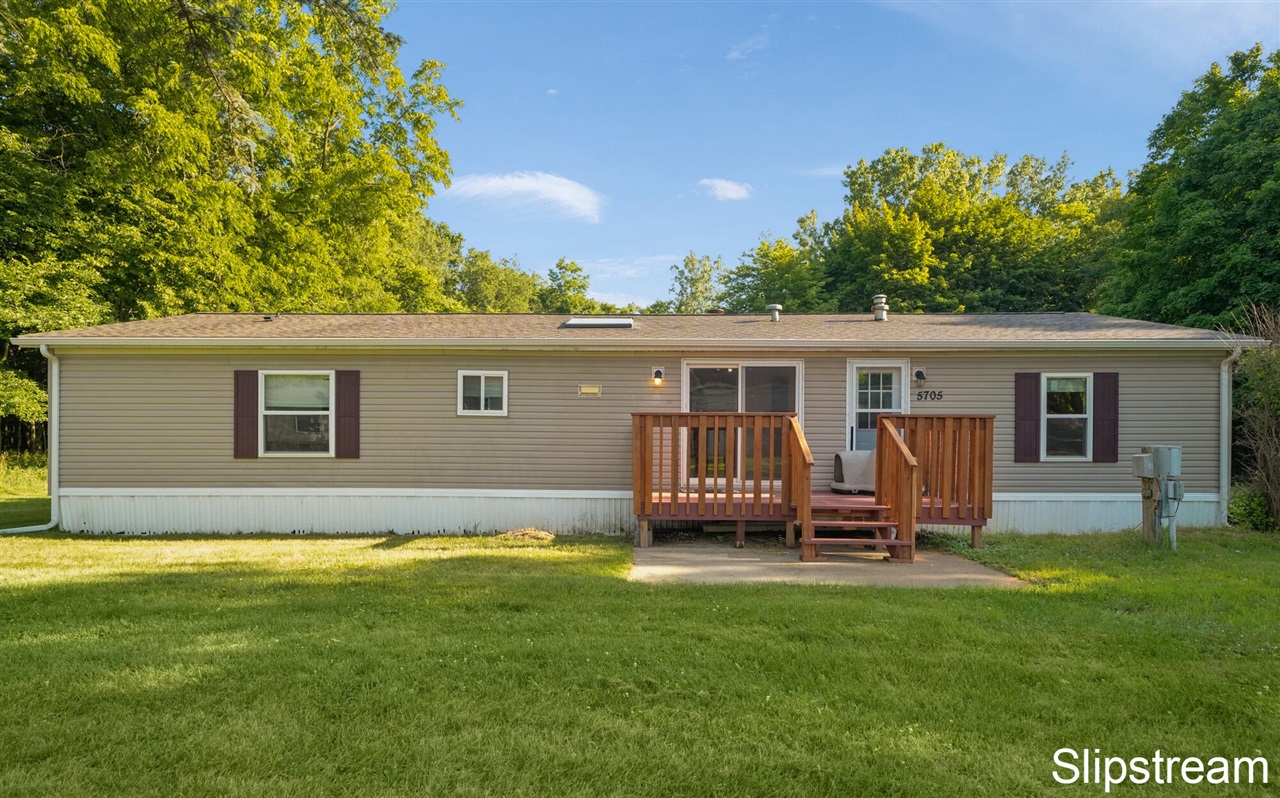 5705 E Riverside Drive Property Photo 1