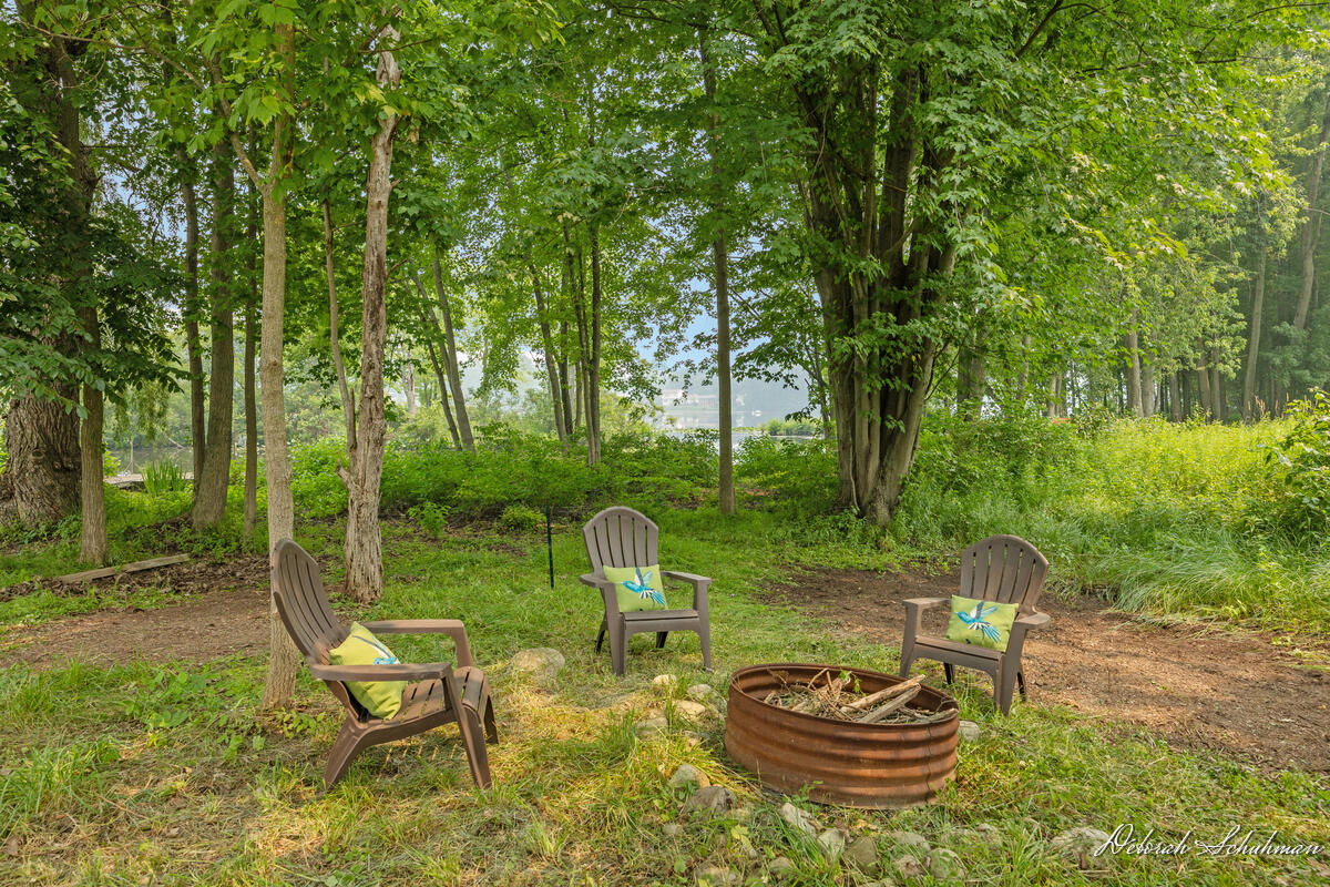9696 10 Mile Road Property Photo 8