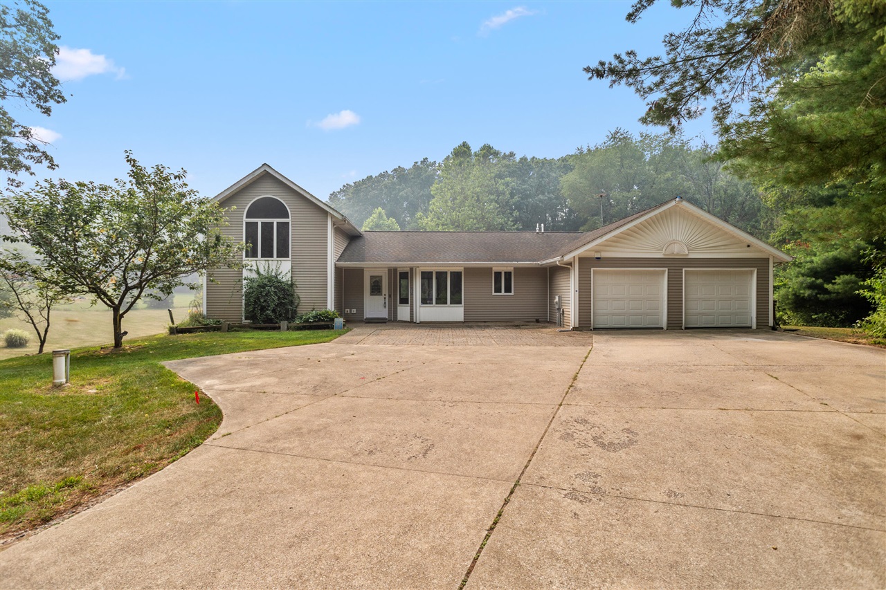8270 Huff Road Property Photo 1