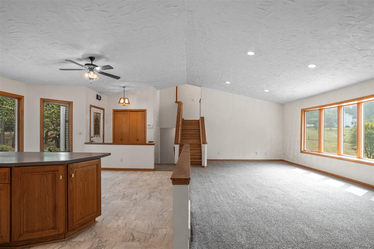 8270 Huff Road Property Photo 4