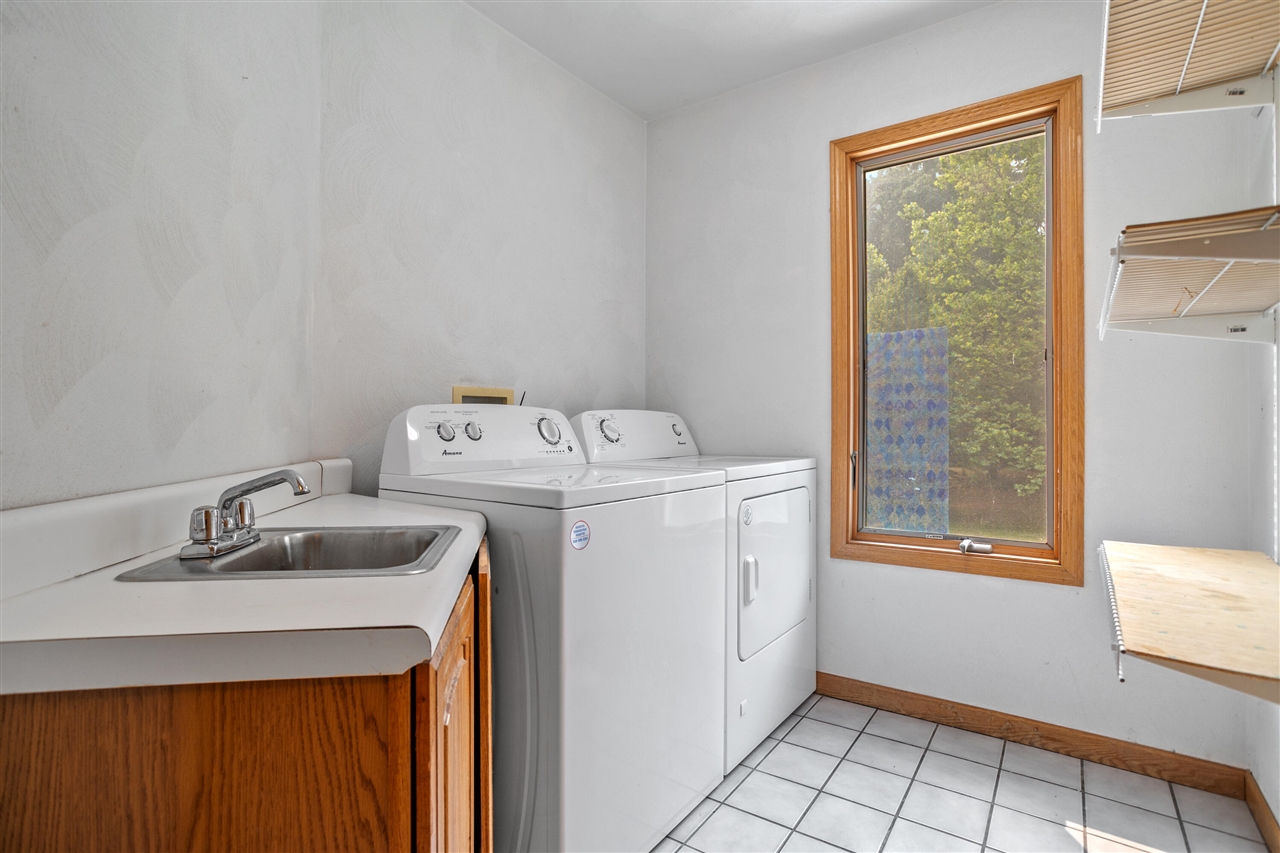 8270 Huff Road Property Photo 9