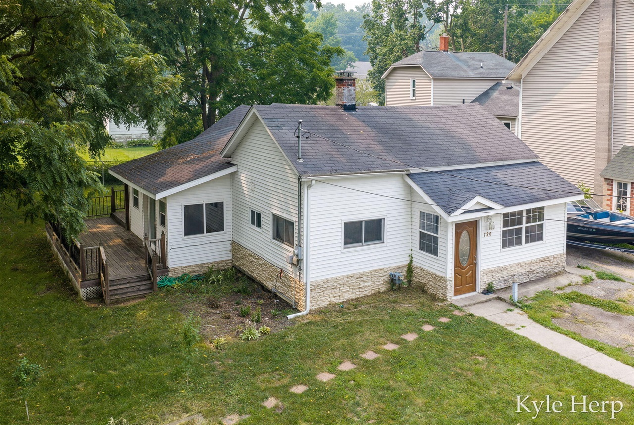 720 N Boltwood Street Property Photo 1