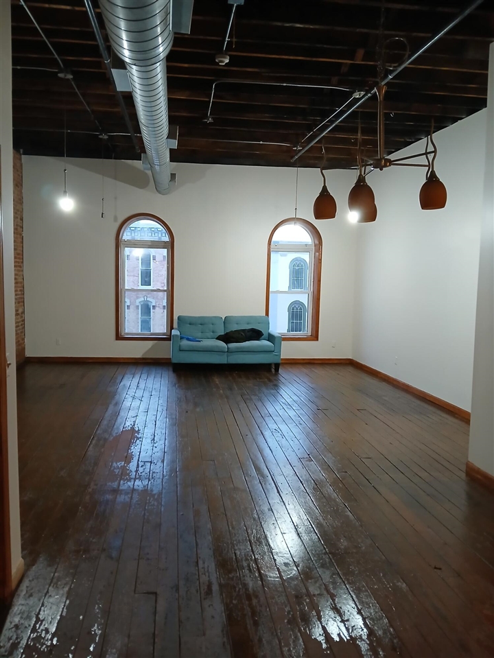 42 W Chicago Street Property Photo 8