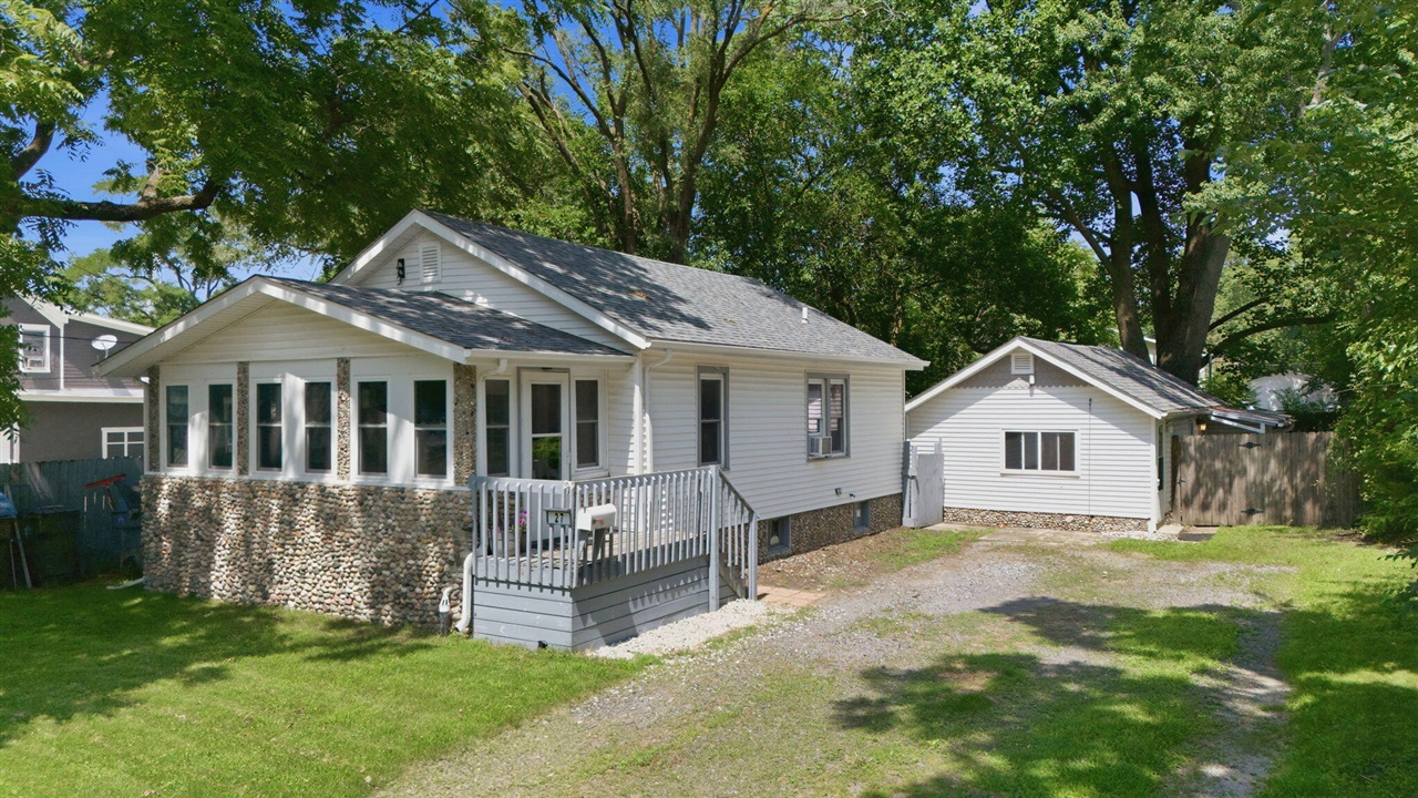 27 S Smith Street Property Photo 1