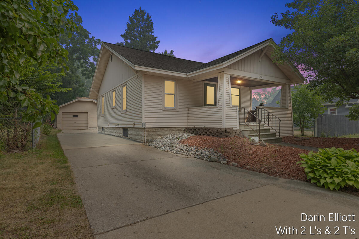 910 W Lincoln Avenue Property Photo 1
