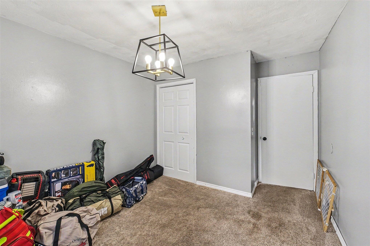 326 E Adams Street Property Photo 10