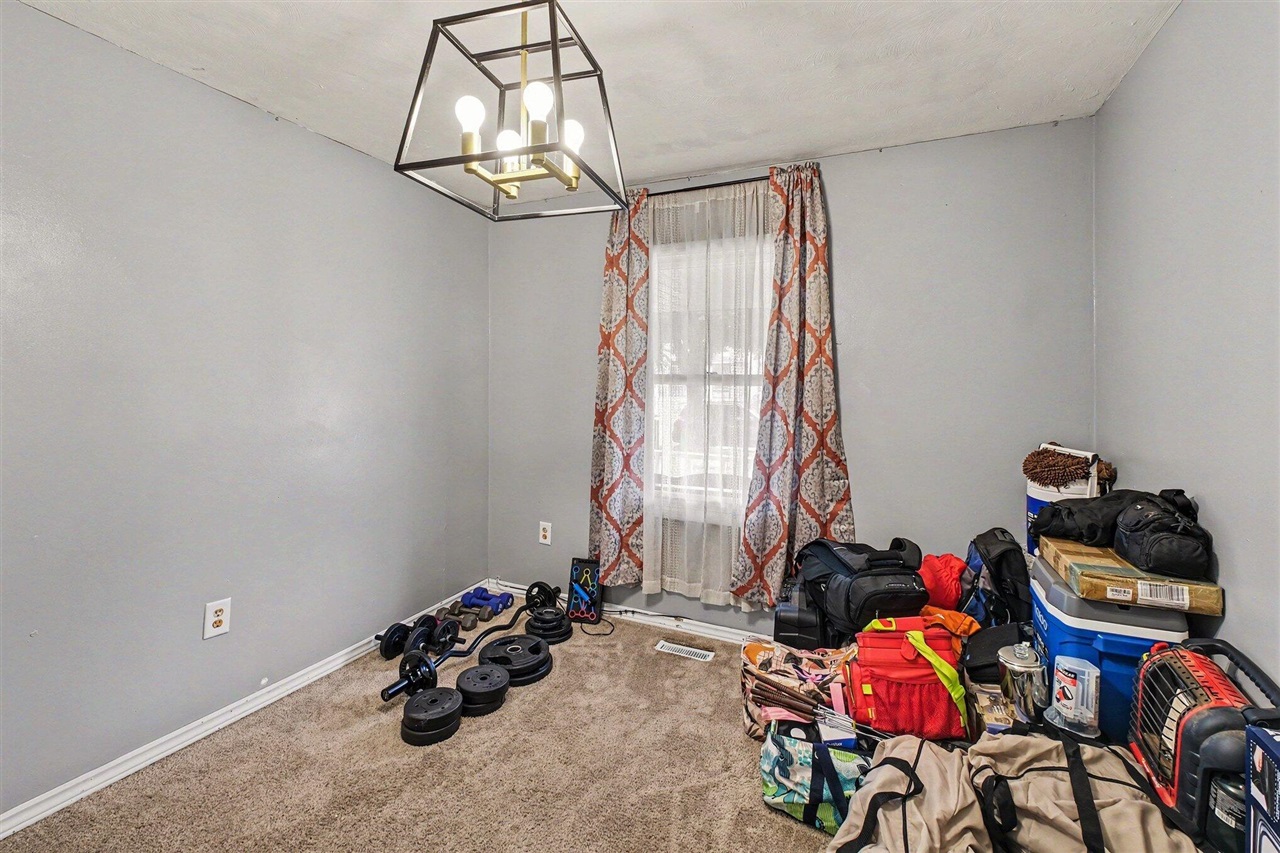 326 E Adams Street Property Photo 11