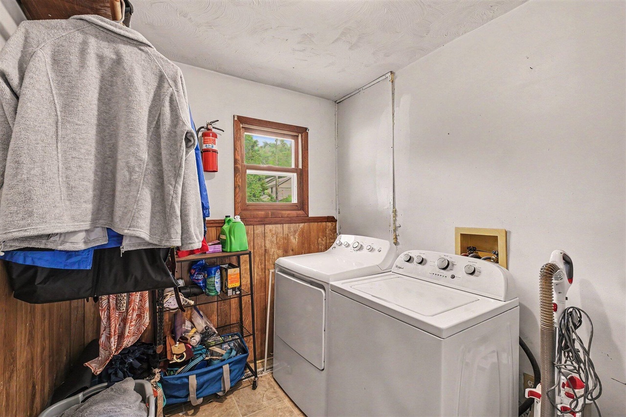 326 E Adams Street Property Photo 14