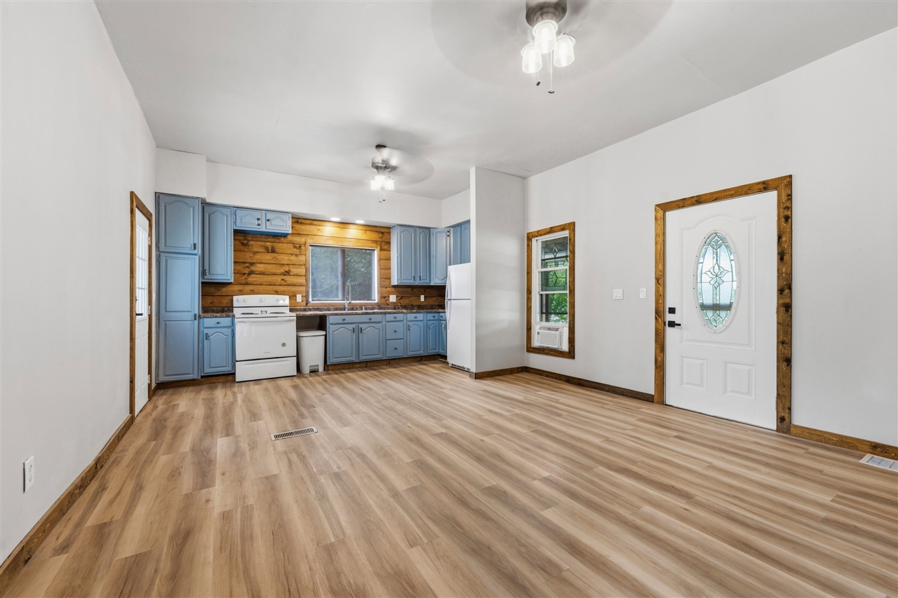 1011 E Copeland Road Property Photo 3