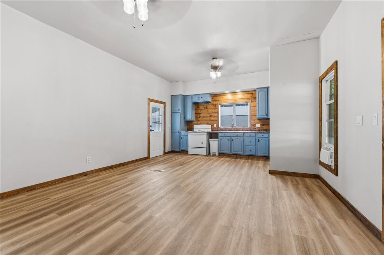 1011 E Copeland Road Property Photo 4