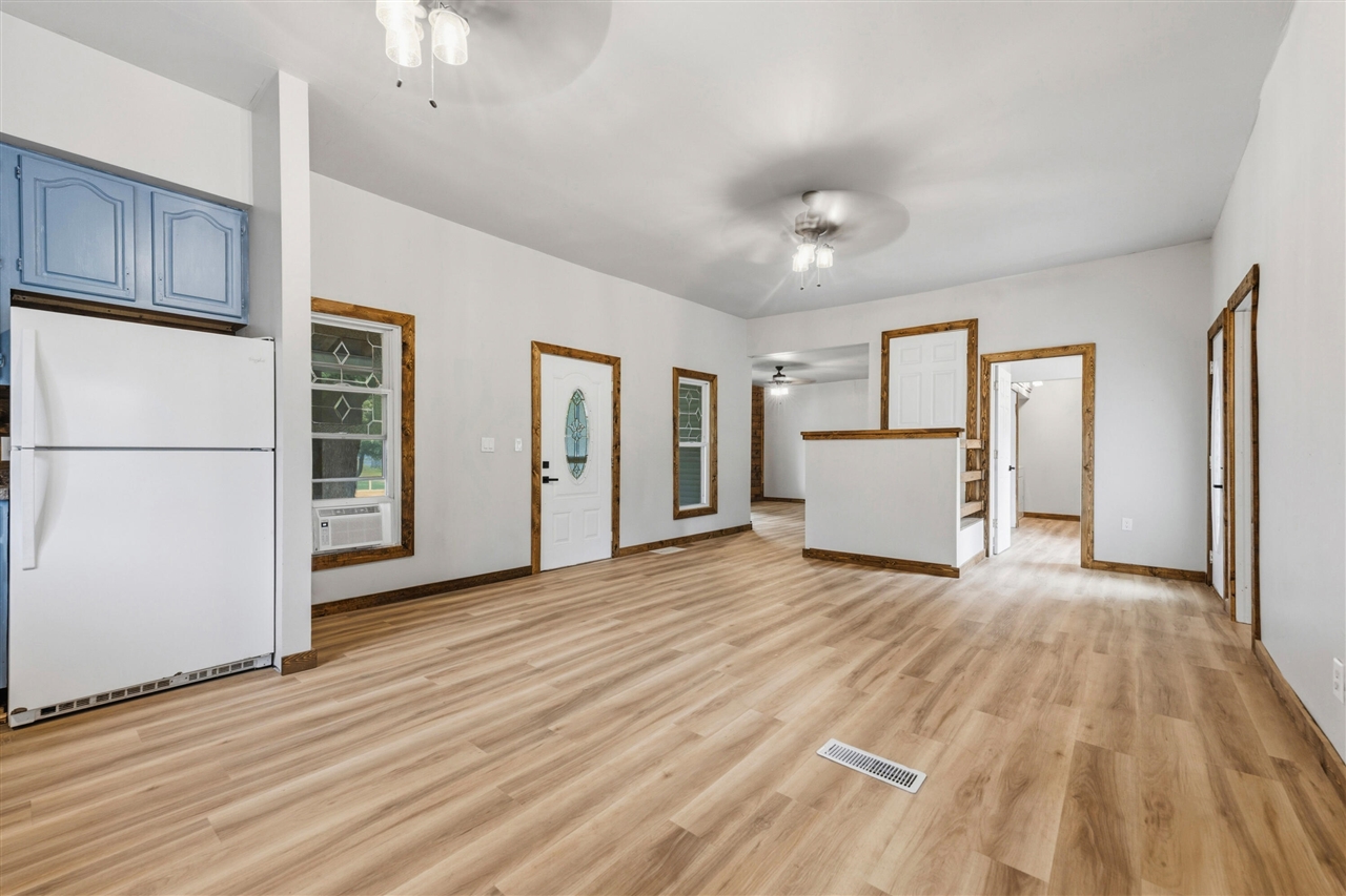 1011 E Copeland Road Property Photo 5