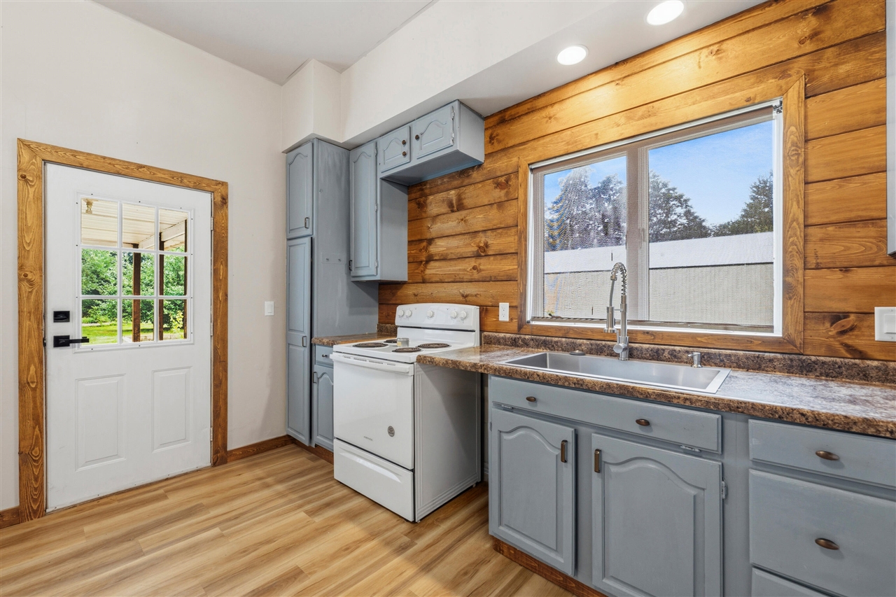 1011 E Copeland Road Property Photo 8