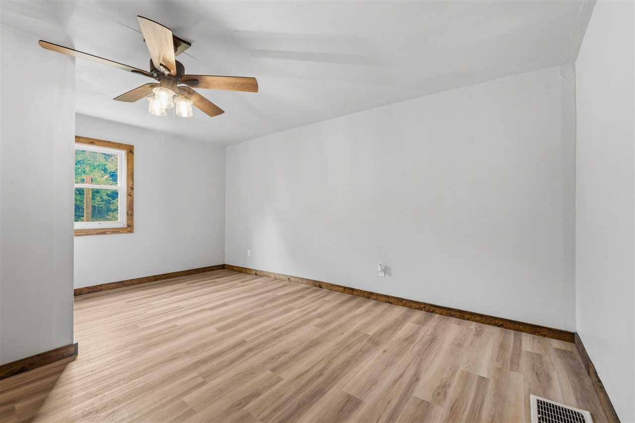 1011 E Copeland Road Property Photo 9