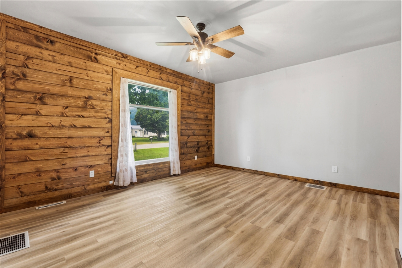 1011 E Copeland Road Property Photo 12