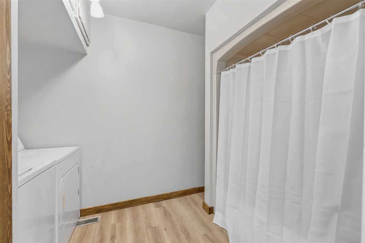 1011 E Copeland Road Property Photo 17