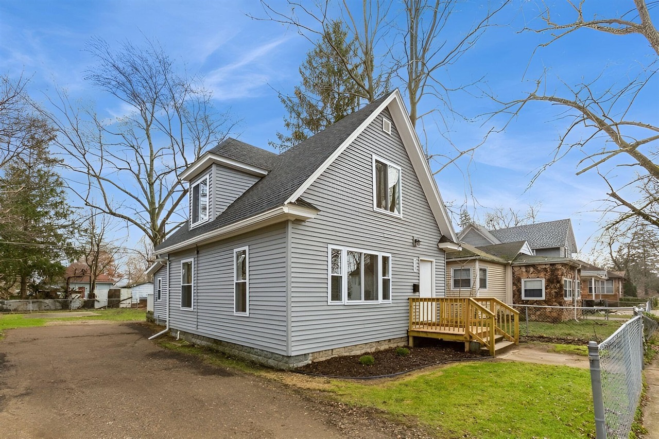 979 Lavette Avenue Property Photo 1